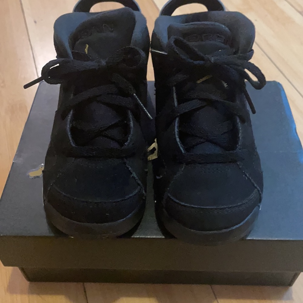 Toddler Jordan’s 11s Black and gold originals - Picture 4 of 5